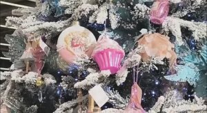 Новогоднее настроение в Ашане: ёлки и игрушки уже ждут. Пора за покупками. #НовыйГод