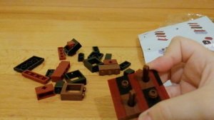 открываю и собираю лего фигурку лавовый куб из Майнкрафта