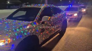 Красиво, но нельзя: в Кемерове автоинспекторы оштрафовали водителей, украсивших машины гирляндами