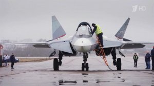 Многоцелевой истребитель Су-57 совершил первый полет с двигателем пятого поколения.