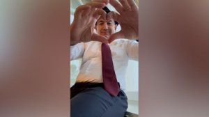 Пашинян снял селфи и показал сердечко на фоне Исаакиевского собора