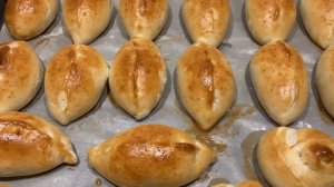 Напекла пирожков.