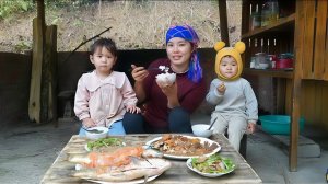 Собираю вьющиеся бобы для продажи на рынке. Готовлю рыбу, чтобы съесть ее вместе с моим сыном. Дуонг