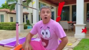 Папа придумывает как развлечь Настю и Еву