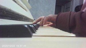 Пианино: "В лесу родилась ёлочка" в обработке автора канала