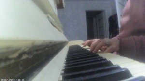 Пианино: "Жили у бабуси"