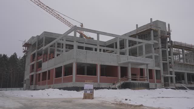 Ход строительства нового здания для гимназии "Арт-этюд" проинспектировали депутаты городской думы смотреть онлайн