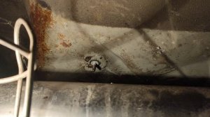 Nissan X-Trail T32 меняем лампочку заднего противотуманного фонаря