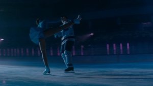 Лед. Лапшина танцует с хоккеистом Петровым