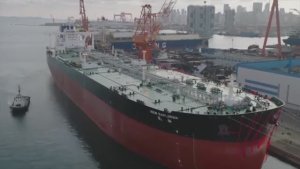 🚢🛢В Даляне спустили на воду сверхкрупный нефтяной танкер на метаноле (1)