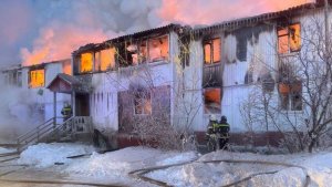 Трое детей и двое взрослых пострадали при пожаре в доме на Ямале