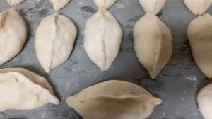 Пирожки делаю швами вверх.