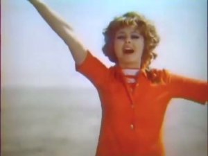 Песня Звенит январская вьюга! Из комедии "Иван Васильевич меняет профессию"