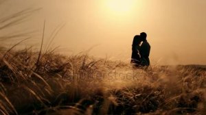 ЛЮБОВЬ НАС СОГРЕЕТ