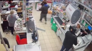 В Рыбинске 33-летний фитнес-тренер Иван Буянов ударил 20-летнюю девушку ногой в живот в магазине.