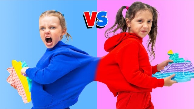 Помогите, мы застряли в одной толстовке смотреть онлайн