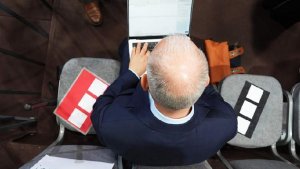 Врач дал мужчинам совет для восстановления волос при облысении