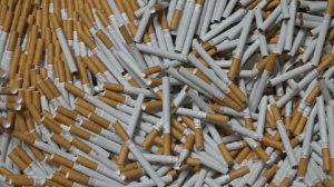 В Петербурге "накрыли" нелегальную фабрику по производству сигарет и снюса