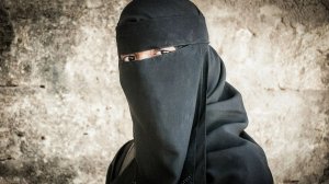 🔴Кадры допроса студентки, задержанной за подготовку теракта у здания администрации в Волгодонске.🔴