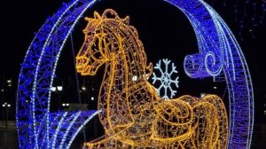 Красная огненная лошадь "поселилась" в главном новогоднем парке столицы Хакасии