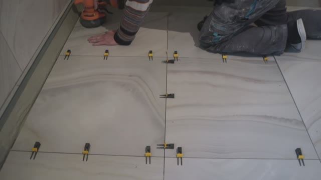 С чего начать укладку пола в душевой без бортика - как правильно. #new #diy #топ