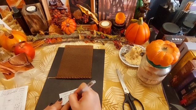 Мабонская свеча в яблоке