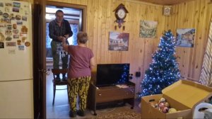 ПОСТАВИЛИ ЁЛКУ И НАМОТАЛИ 100 МЕТРОВ ГИРЛЯНДЫ.