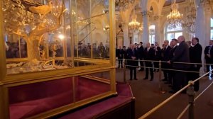 "Павлин" из Эрмитажа "запел" в неурочное время для лидеров стран СНГ: видео.