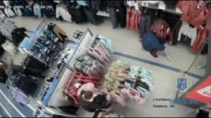 Саратовец подготовился к холодам, вынеся из магазина куртку за 25 тысяч рублей