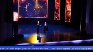 Педагоги, заводчане и дизайнеры вышли на сцену в качестве певцов, чтобы поддержать волонтёрское движ