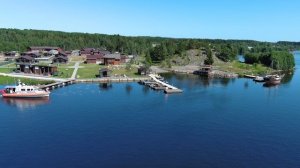 Вид с высоты на базу отдыха "Форпост Онега" и исторический комплекс "Глаз Росомахи"