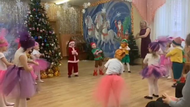 Песенка Новогодний хоровод...