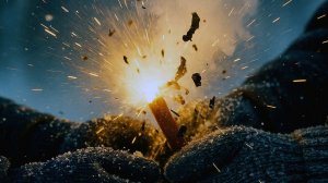 Двое детей чуть не лишились рук во время игры с пиротехникой на Кавказе