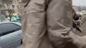 В Днепропетровске местные жители отбили мужика у ТЦК. Долбите их.