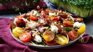 РЕЦЕПТ УКРАЛА В ПАФОСНОМ РЕСТОРАНЕ! Салат с ПРОШУТТО и СЛИВОЧНЫМ СЫРОМ с ОБАЛДЕННОЙ ЗАПРАВКОЙ!