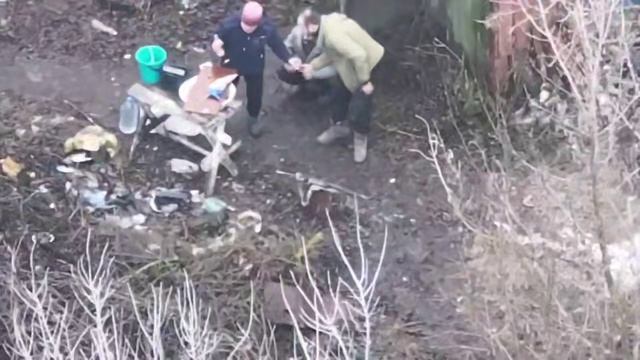 новое направление атаки. украинец поёт гимн России смотреть онлайн