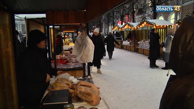 Курганцы покупают подарки близким и праздничные угощения на Рождественской ярмарке смотреть онлайн