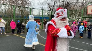 Новый год пришел во двор