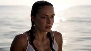 Одна на берегу моря. Выживание! Видео от ИИ.