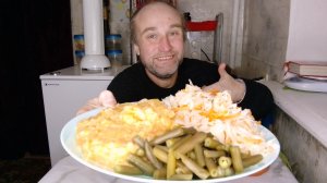 обед с Рыжулей. пока молился, кот меня ограбил. мукбанг. обжор. еда на камеру. диета. шизофрения.