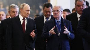 Гендиректор Эрмитажа лично провел экскурсию лидерам стран СНГ