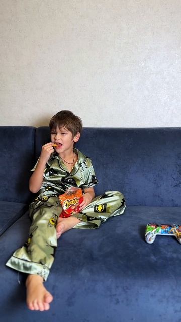 Как не пытайся, от него не скрыться 😅 смотреть онлайн