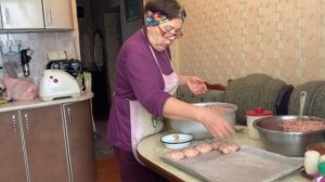 Приготовила фарш, для полуфабрикатов. Сегодня по плану, наделала котлетов.