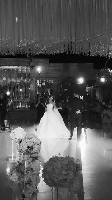 А вы уже выучили новую песню? Продолжите строчку в комментариях: «Давай запечатлим под этот трек..» смотреть онлайн