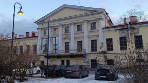 Мало ли в Петербурге - Педров!)