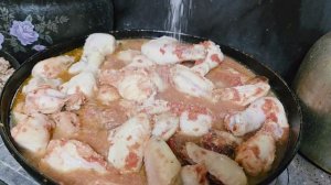 фкусная минутка-гречка жареная с тушеной курицей в томатном соке. булочки мои- фирменные