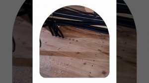 1000043240.mp4 (Собака наблюдает за лайфхаками при строительстве дома А-фрейм)