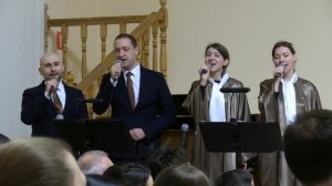 Общее пение "Утром когда встает рассвет"