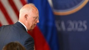 Песков: Дмитриев не будет передавать "сигнал в Кремль" по телефону