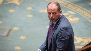 Глава МО Бельгии пошутил о поездке на Украину в поздравлении премьер-министра